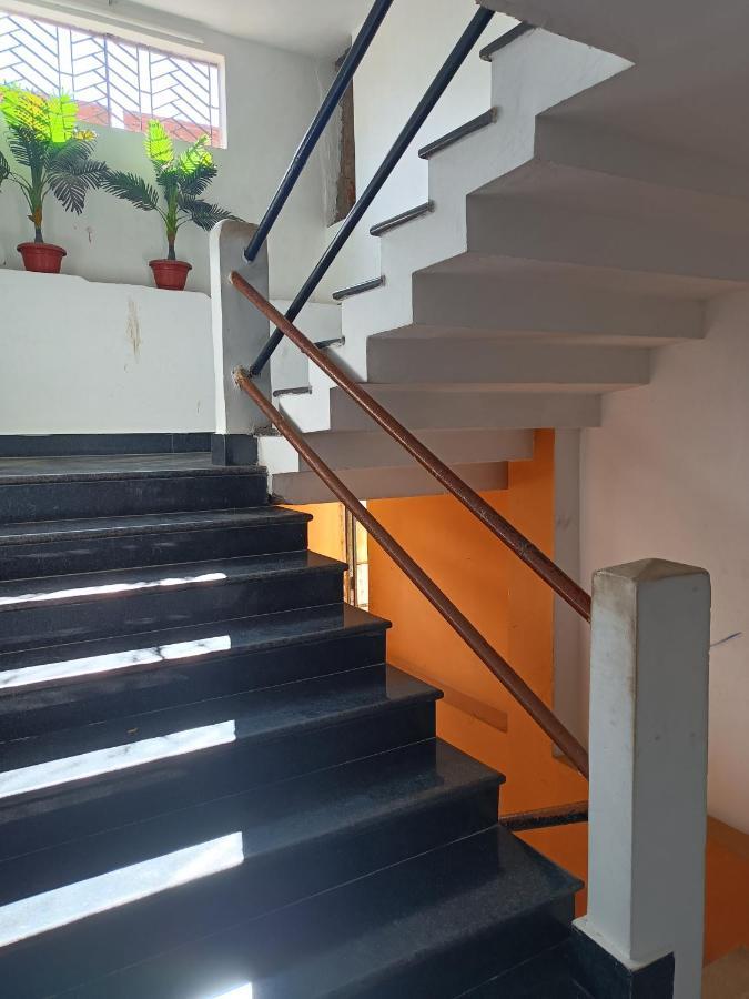 Kusum Hotel ディブルガル エクステリア 写真