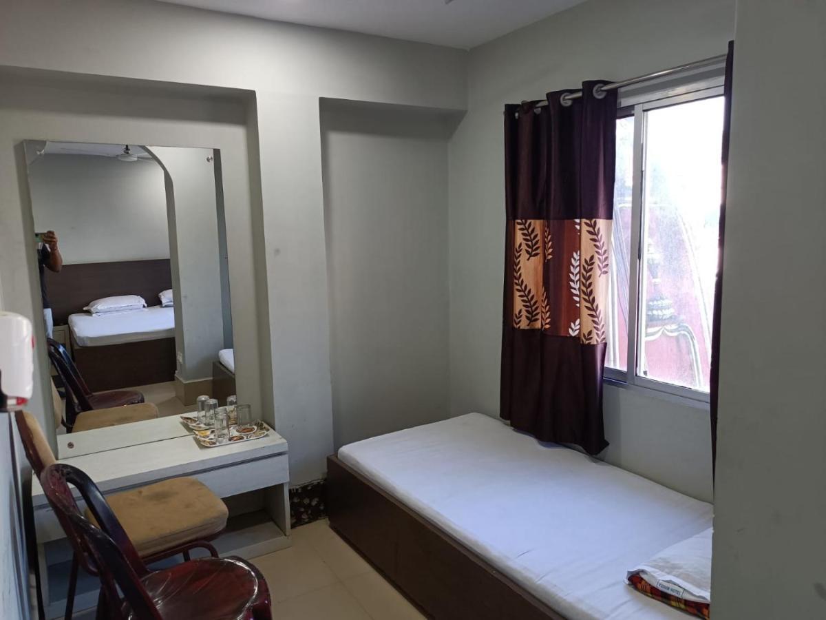 Kusum Hotel ディブルガル エクステリア 写真