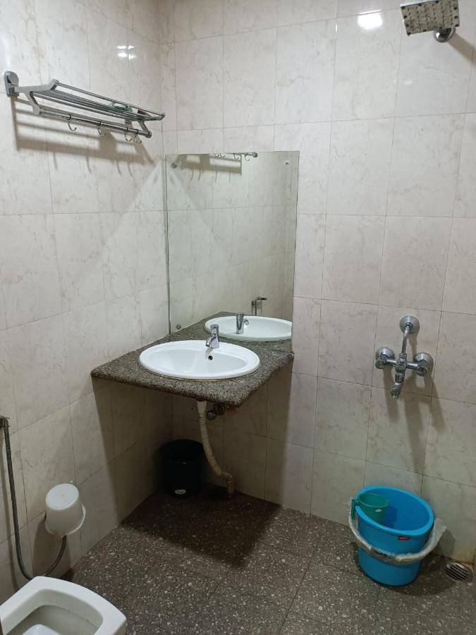 Kusum Hotel ディブルガル エクステリア 写真