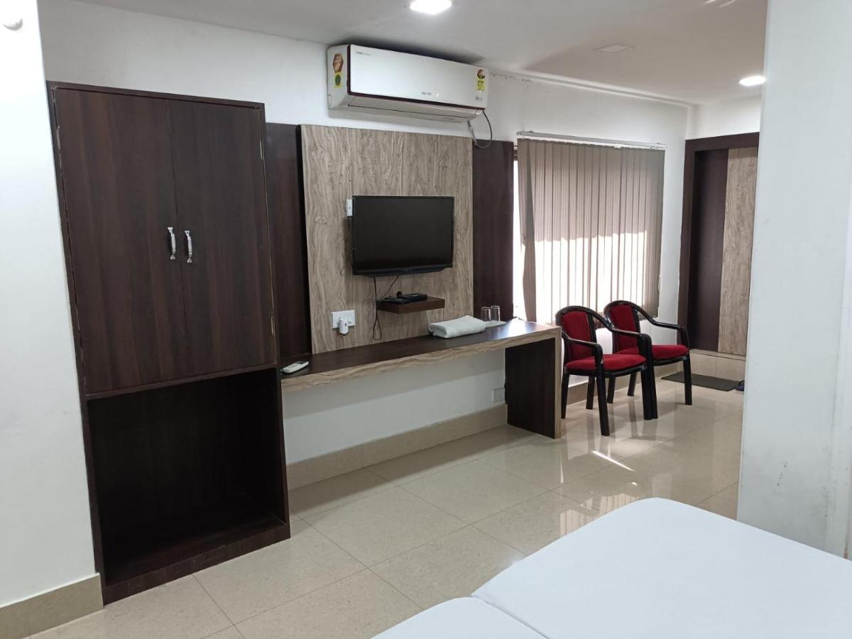 Kusum Hotel ディブルガル エクステリア 写真