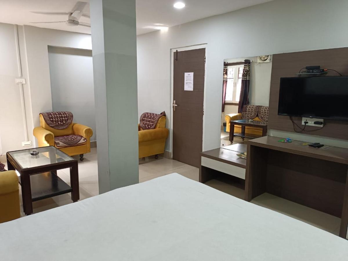 Kusum Hotel ディブルガル エクステリア 写真