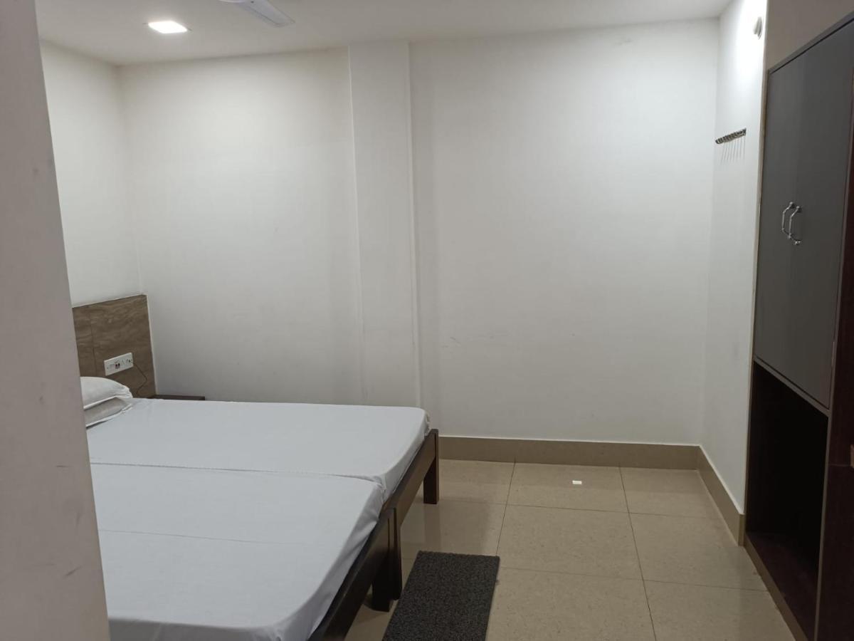 Kusum Hotel ディブルガル エクステリア 写真
