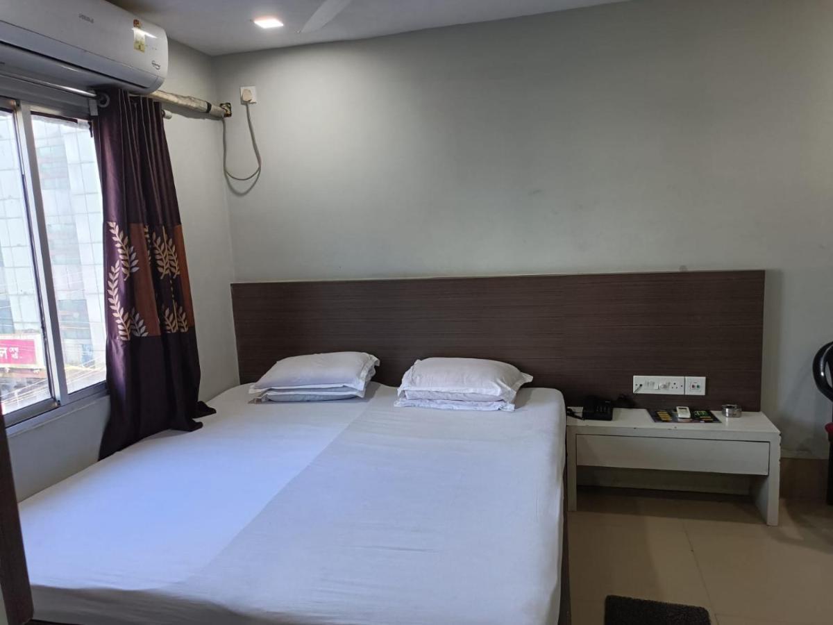 Kusum Hotel ディブルガル エクステリア 写真