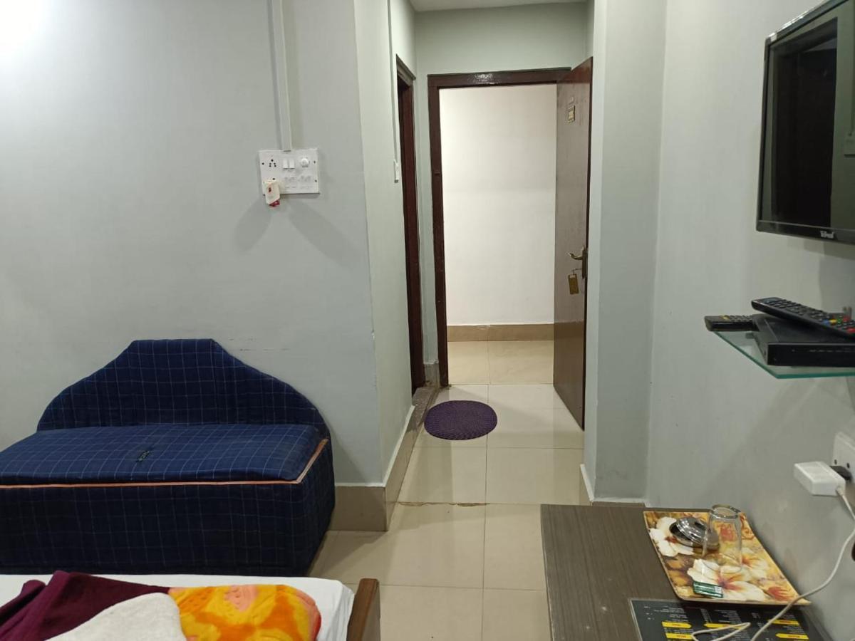 Kusum Hotel ディブルガル エクステリア 写真