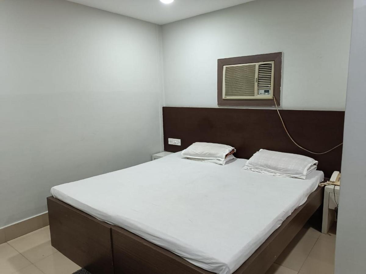 Kusum Hotel ディブルガル エクステリア 写真