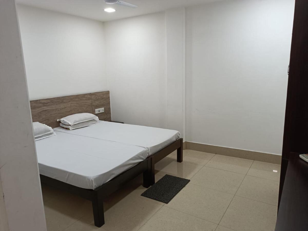 Kusum Hotel ディブルガル エクステリア 写真
