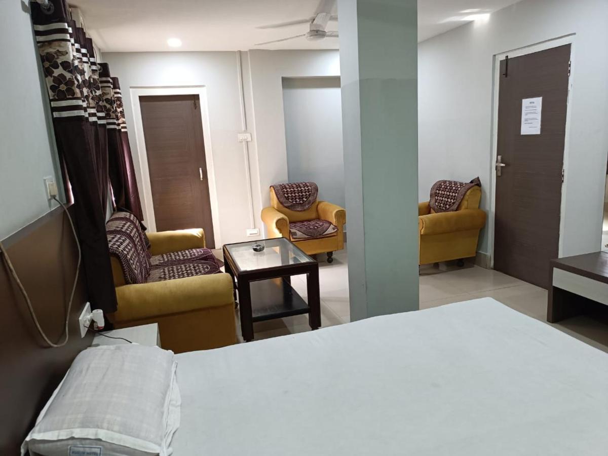 Kusum Hotel ディブルガル エクステリア 写真