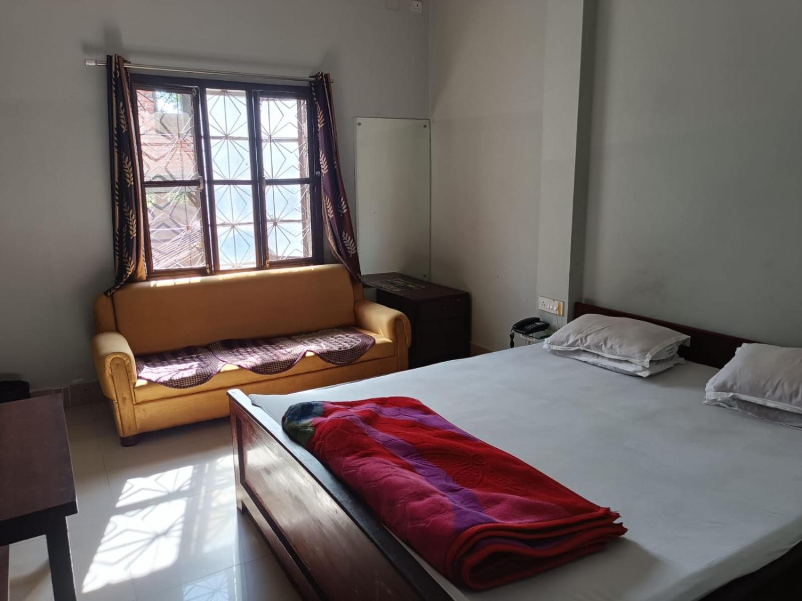 Kusum Hotel ディブルガル エクステリア 写真