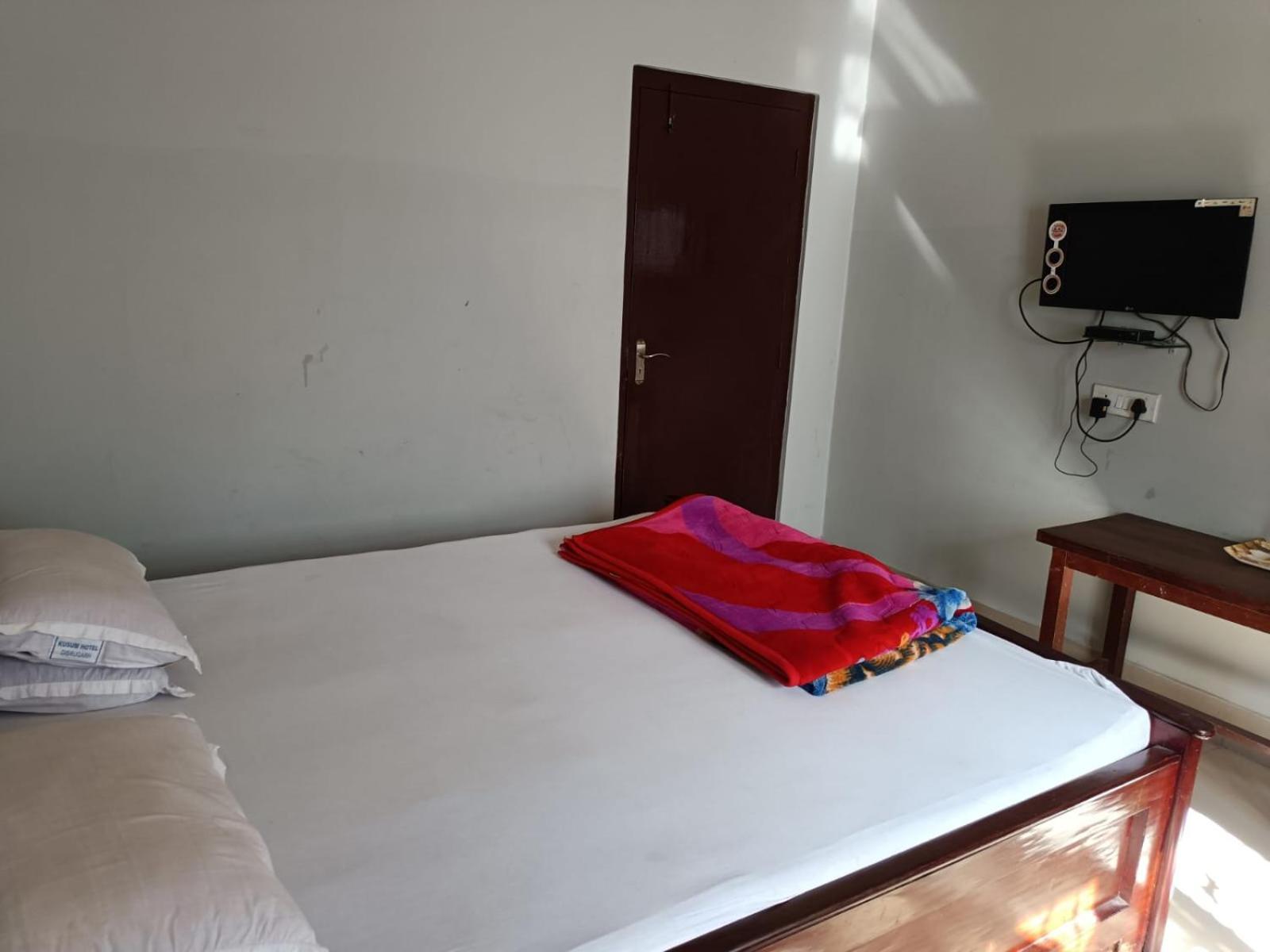 Kusum Hotel ディブルガル エクステリア 写真